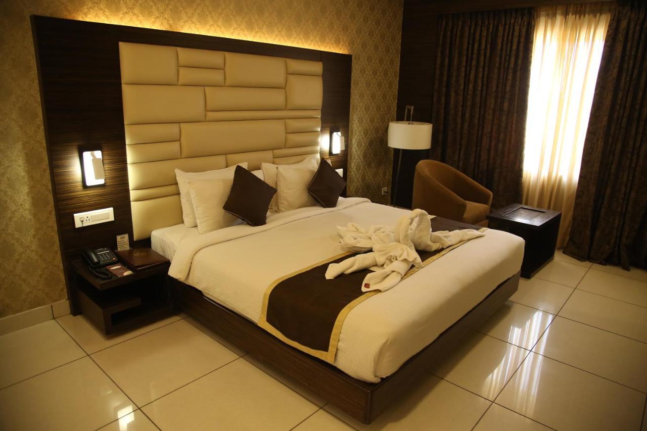 העיר בנגלור West Fort Hotel מראה חיצוני תמונה