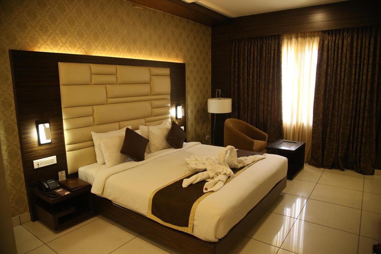 העיר בנגלור West Fort Hotel מראה חיצוני תמונה